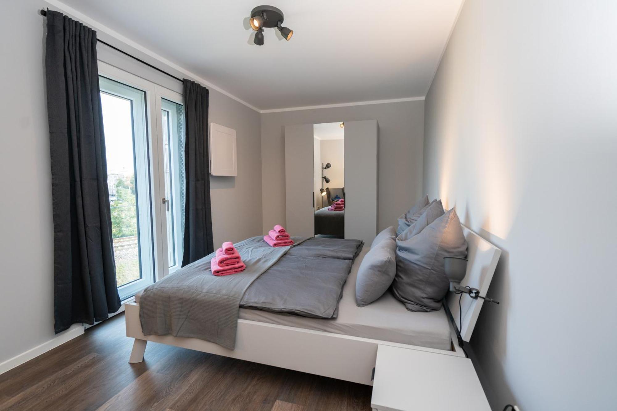 Cozy City Dream Apartment Mit Terrasse Und Parkplatz - 90M² Дрезден Екстериор снимка